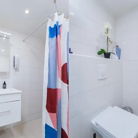 Lovely Aisa | Balcony *