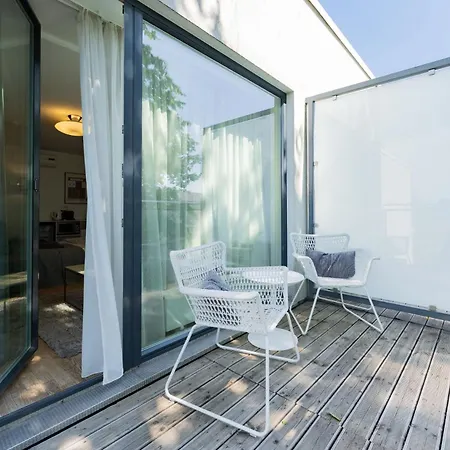 Lovely Aisa | Balcony Апартаменты *