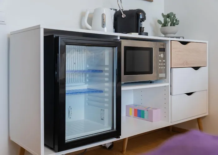 Lovely Aisa | Balcony Apartman