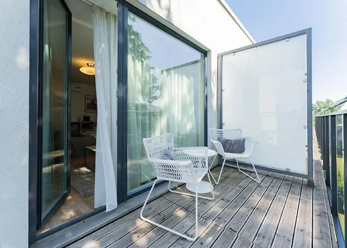 Lovely Aisa | Balcony Apartman *